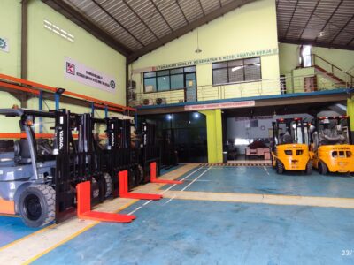 Sewa Forklift di Surabaya – 0896.5773.8834