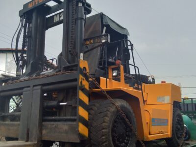 Sewa Forklift Surabaya | Forklift Harian 25 ton