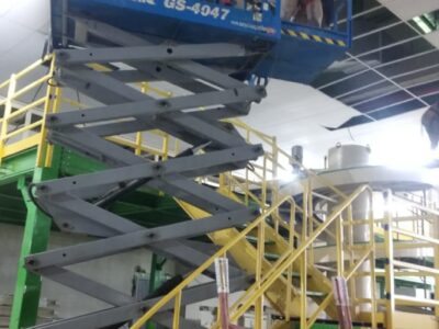 Rental scissor lift/Tangga elektrik di Gresik