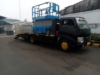 Sewa Scissor lift terpercaya Gresik Surabaya