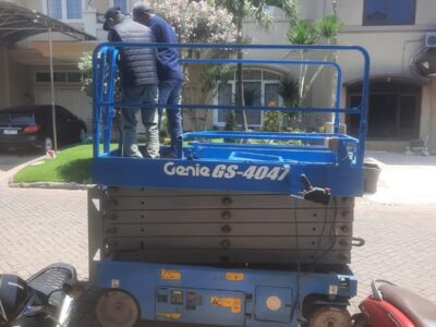 sewa scissor lift terpercaya Semarang Kendal