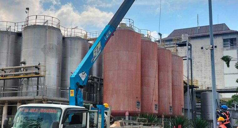 sewa sky lift truck pju Gresik Surabaya Sidoarjo